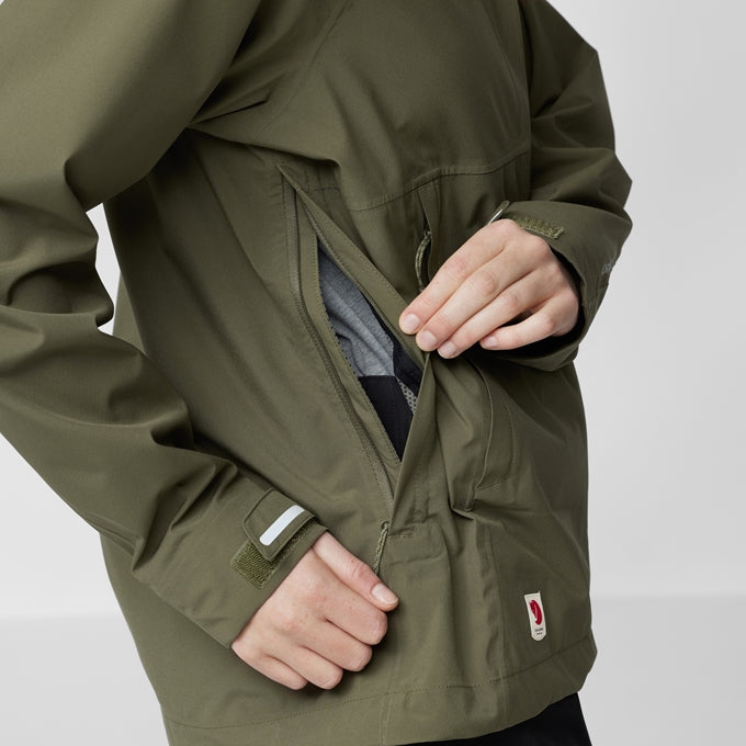Lietus jaka Fjallraven HC Hydratic Trail sieviešu Lietus jakas Vidējā slāņa jakas Virsjakas